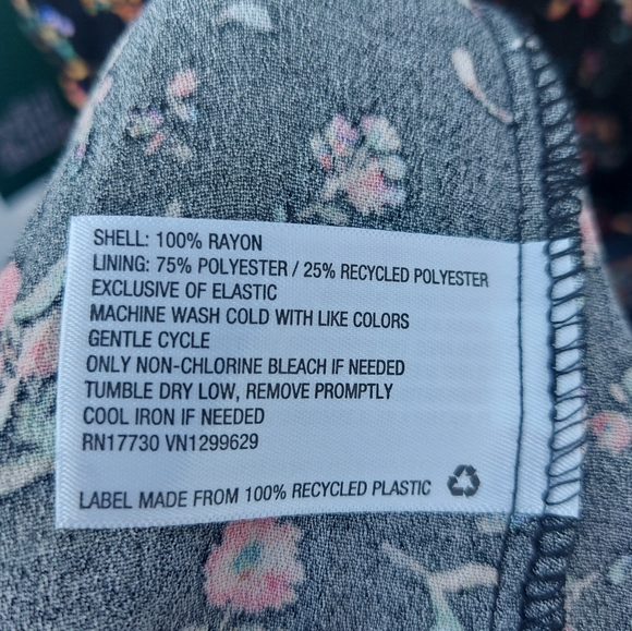 3/$10 NWT Wild Fable Midi Dress, jrs. Large, black floral - Picture 9 of 9